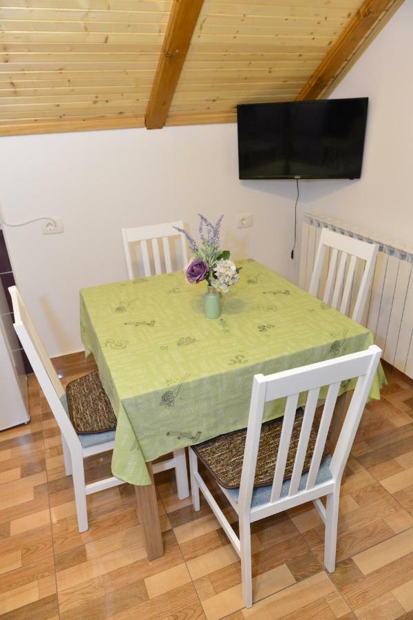 Apartmani Miscevic 조시프돌 외부 사진