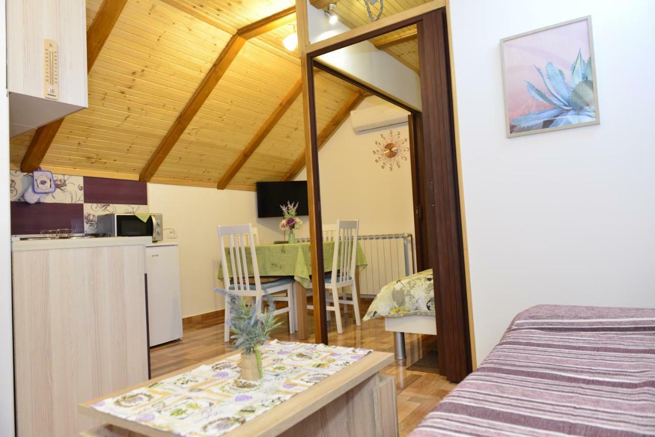 Apartmani Miscevic 조시프돌 외부 사진